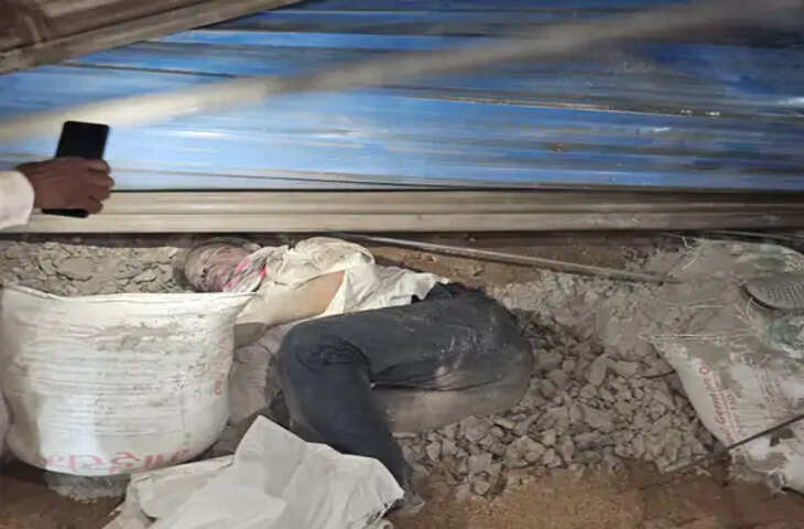 दमोह में दर्दनाक हादसा: ट्रैक्टर-ट्रॉली पलटने से युवक की मौत, निर्माण सामग्री के नीचे दबा शव