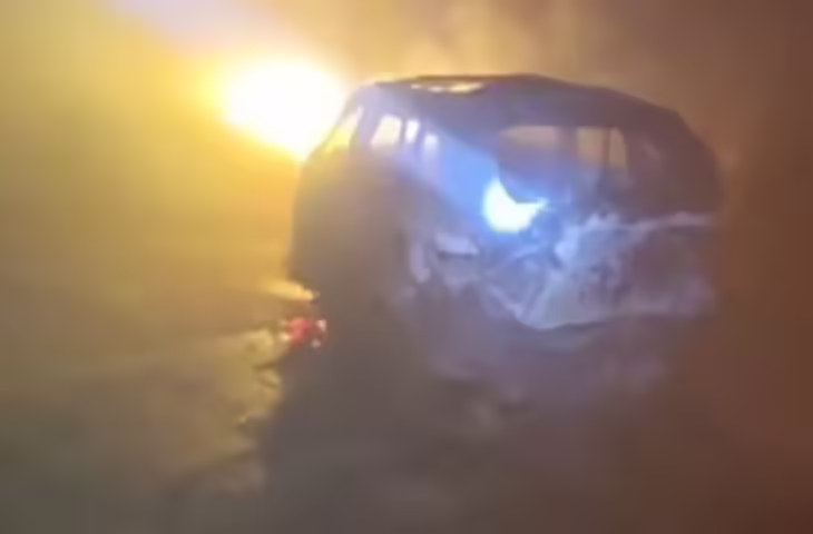 7 बसें-3 कारें हुई स्वाहा&hellip; दिल्ली-आगरा एक्सप्रेसवे पर अचानक धधक उठी गाड़ियां, 4 मौतें 25 घायल