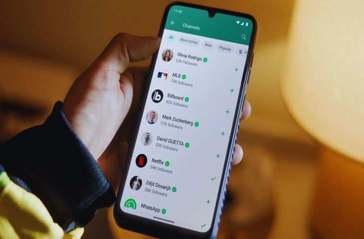 WhatsApp में अब स्टेटी Instagram वाली फीलिंग, जानिए कैसे काम करता हैमेसेजिंग एप का ये फीचर?