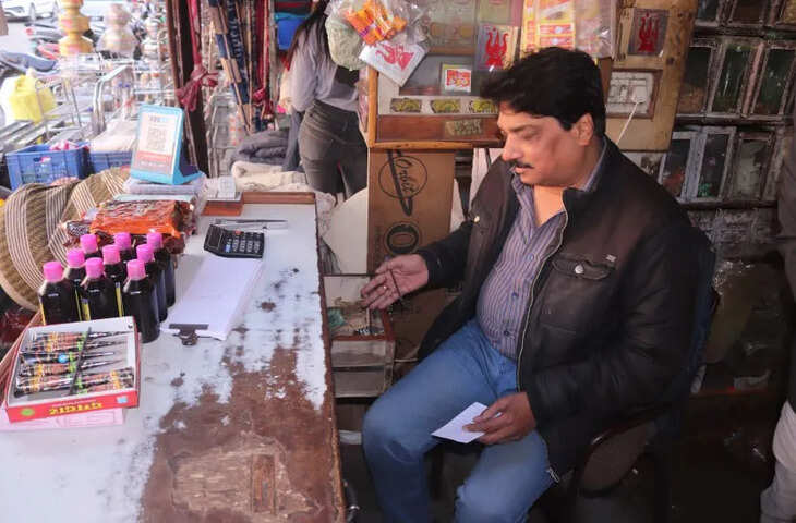 अजमेर में पान की दुकान में चोरी, वीडियो में देंखे शटर काटकर नकदी-चांदी का सामान ले उड़ा चोर