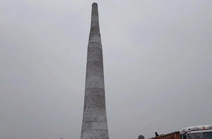 राष्ट्रीय सुरक्षा से खिलवाड़ पर बुरा फंसा प्रशासन, सुरक्षा एजेंसी भी हैरान, पाक सीमा के पास कैसे बनी चिमनी?