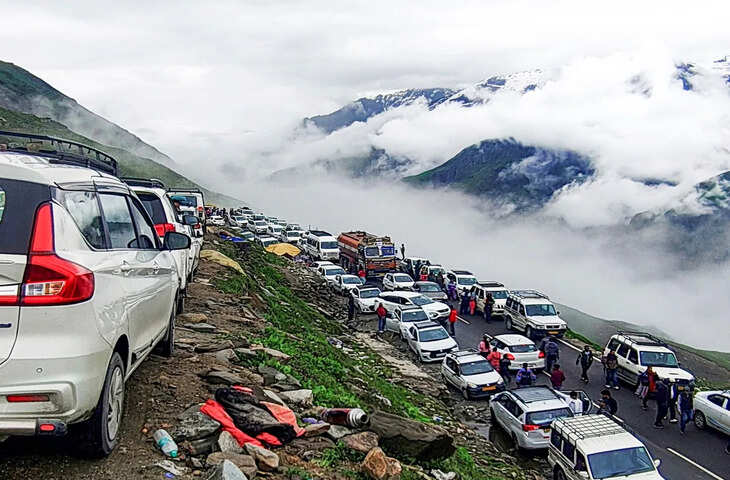 हिमाचल में फिर बिगड़ेगा मौसम, 8 जिलों में भारी बारिश और 50 किमी प्रति घंटे तक चलेंगी हवाएं