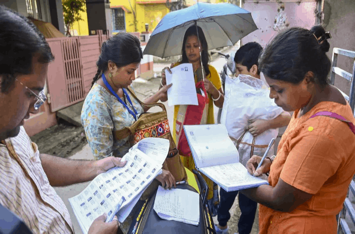 Delhi SIR Update: 33 लाख वोटर्स को भेजे गए नोटिस, 20 लाख मामलों का निपटारा; अक्टूबर में फिर लगेंगे विशेष कैंप
