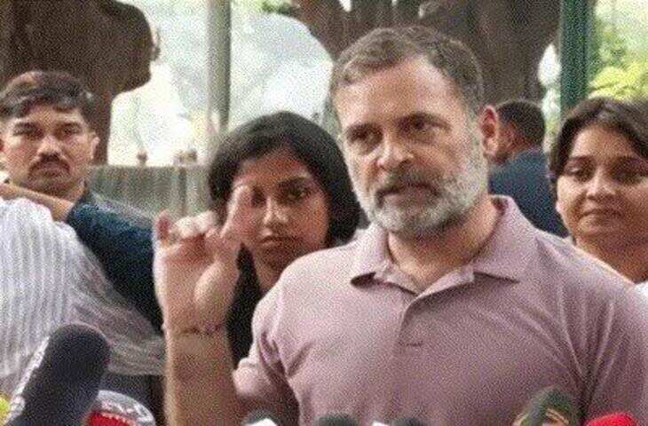 राहुल गांधी से मिले SIR विरोधी छात्र, दिल्ली पुलिस पर मारपीट और हिरासत में ज्यादती के आरोप