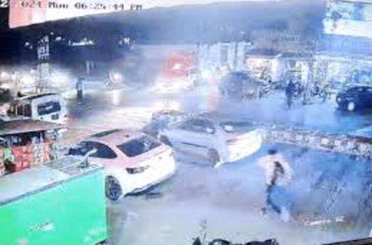 कोटा में बाइक सवार युवक पर बदमाशों ने बरसाई गोलियां, वीडियो में देखें फायरिंग के बाद नीचे गिरे युवक को पीटा