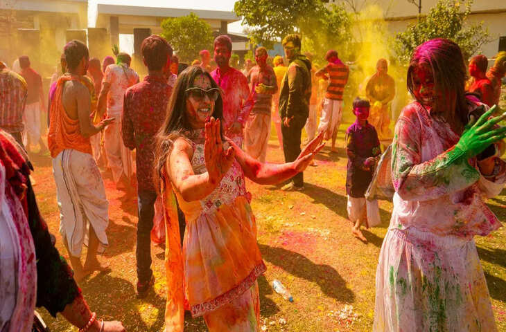 Holi 2026: दिल्ली के व्यापारी खुश हो जाएं, 2000 करोड़ के कारोबार का अनुमान; भर जाएगी तिजोरी