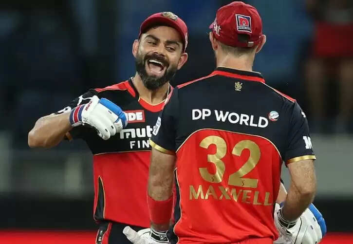 virat kohli glenn maxwell111.JPG