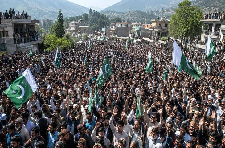 PoK में उबाल! रावलकोट की सड़कों पर उतरे हजारों प्रदर्शनकारी, पाकिस्तान की बढ़ीं चिंताएं