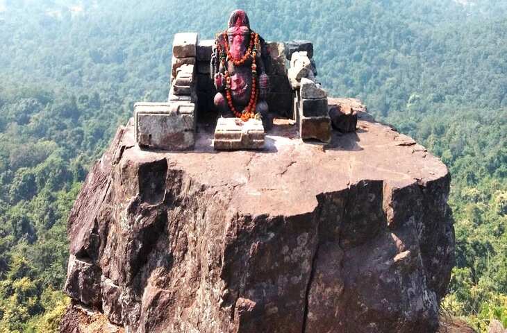 3000 फीट की ऊंचाई पर गणपति बप्पा का ये चमत्कारी&nbsp;धाम जहाँ मिलते है&nbsp;गणेश-परशुराम युद्ध के प्रमाण, वीडियो में&nbsp;इतिहास जानकर रह जाएंगे दंग&nbsp;