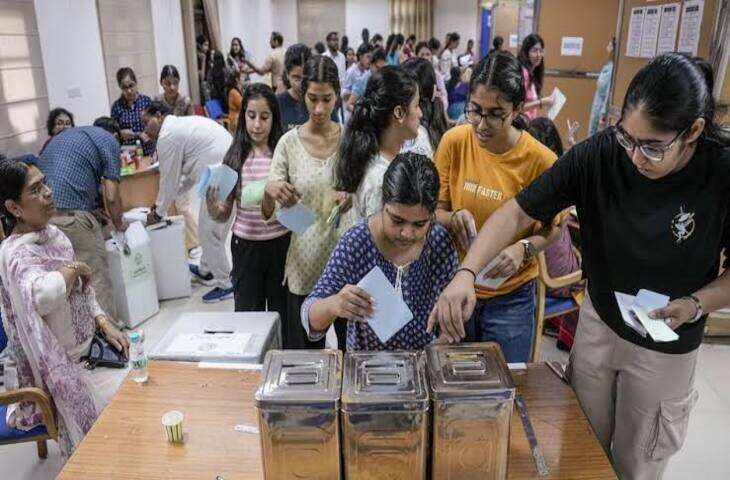 DUSU Election 2026: दिल्ली यूनिवर्सिटी में आज वोटिंग, 1.5 लाख से ज्यादा छात्र करेंगे मतदान; कल आएगा रिजल्ट
