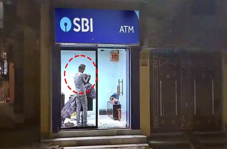 सोशल मीडिया पर वायरल हुआ 'हेयर कटिंग एटीएम', वीडियो देखकर आपका भी घूम जाएगा दिमाग&nbsp;