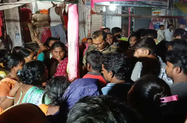 मुजफ्फरपुर में तेज रफ्तार बाइक ने महिला को मारी टक्कर, मौत के बाद सड़क पर उतरे लोग