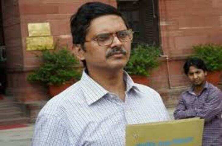 कौन हैं पूर्व IPS अमिताभ ठाकुर, अखिलेश के CM काल में ही कैसे लिया था मुलायम से पंगा