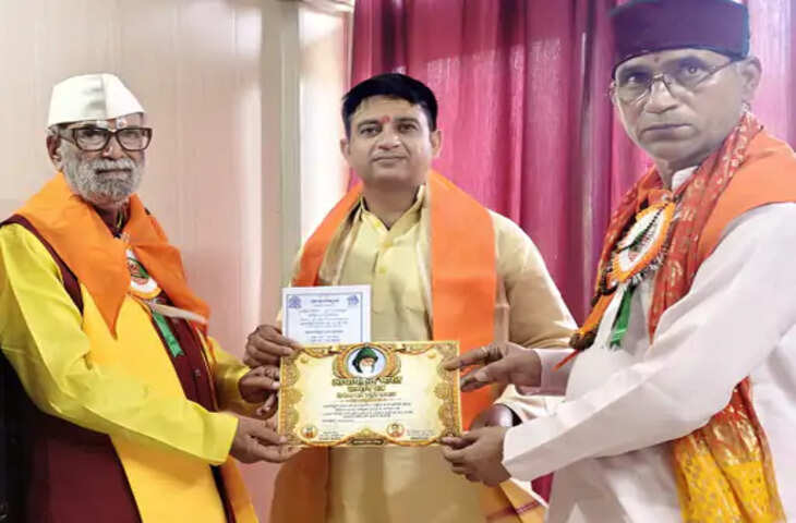 बलिया के डॉ. विद्यासागर उपाध्याय को मिला &lsquo;आचार्य विनोबा भावे स्मृति सम्मान-2026&rsquo;, हरिद्वार में हुए राष्ट्रीय सम्मेलन में किया गया सम्मानित