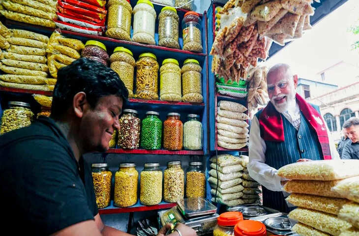 पीएम मोदी की झाड़ग्राम यात्रा: सड़क किनारे दुकान पर रुके, झालमुड़ी का लिया स्वाद, वीडियो हुआ वायरल