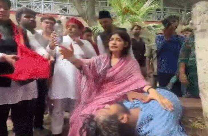 BHU में छात्रों का प्रदर्शन: विश्व मंदिर से निकला मार्च, बैरिकेडिंग पार कर आगे बढ़े छात्र; दो घंटे तक चला विरोध