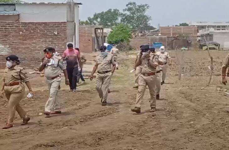 ग्वालियर में ट्रिपल मर्डर से सनसनी: मां समेत तीन की हत्या, फुटेज में देंखे शराब के बाद हुई वारदात; बदबू आने पर खुला मामला