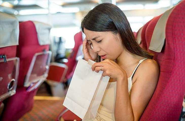  Train में सफर के दौरान आती है उल्टी तो तुरंत करें यह उपाय वरना पड़ेंगे लेने के देने 