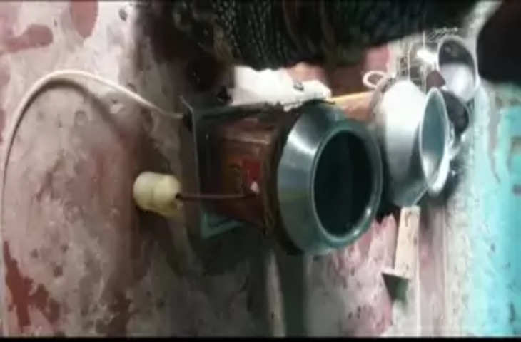 Bihar में बहू ने शराब तस्कर सास की खोली पोल, शौचालय की टंकी से निकली देसी शराब की बोतलें