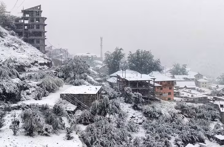 हिमाचल प्रदेश के मौसम में बदलाव, 9 शहरों का पारा सामान्य से नीचे; बारिश-बर्फबारी पर मौसम विभाग का अपडेट