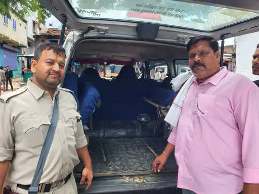 सागर में स्कूली वाहनों की जांच अभियान तेज, बरायठा में 18 वाहनों की हुई चेकिंग