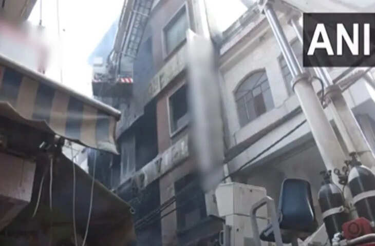 दिल्ली के पालम में भीषण आग से 9 की मौत, एक साल के बच्चे की जान बाल-बाल बची