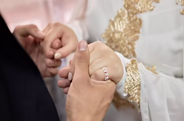 पिता ने कराई शादी तो उसे ठुकरा कर निकाह किया कबूल; शौहर ने निकाला, मगर अब भी FIR में उसका नाम नहीं