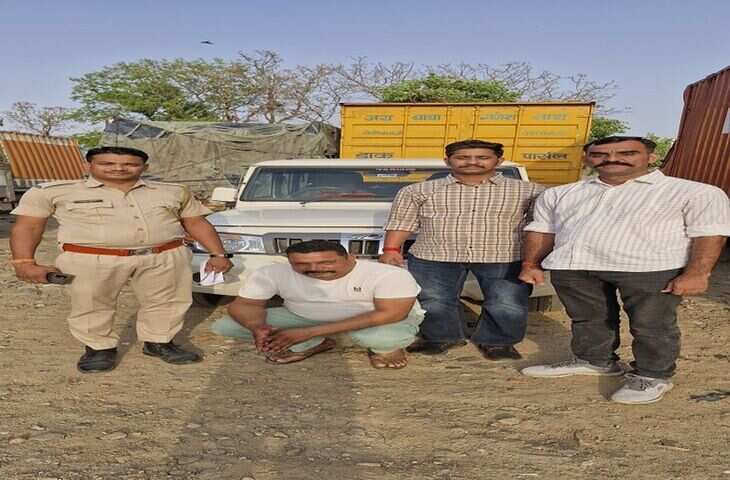 उदयपुर में 2 लाख की अवैध शराब के साथ तस्कर गिरफ्तार, वीडियो में देखें बोलेरो में छिपाए थे 14 कार्टन