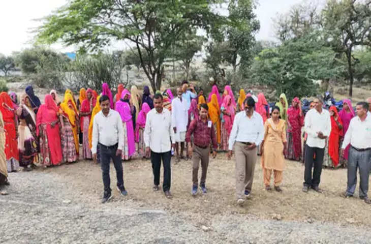 Rajsamand मतदाताओं को जागरूक करने के लिए गांवों में रैली निकाली, बांटे पीले चावल