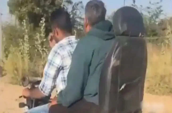 बाइक पर कार जैसा कम्फर्ट पाने के लिए बंदे ने बैठाया तगड़ा जुगाड़, वीडियो देख आप भी करेंगे बंदे के दिमाग की तारीफ