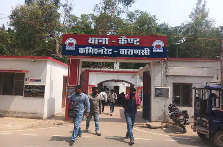 वाराणसी की मिठाई दुकान में लगी भीषण आग: सिलेंडर से भड़की लपटें, कर्मचारियों ने संभाला मोर्चा; हजारों का नुकसान
