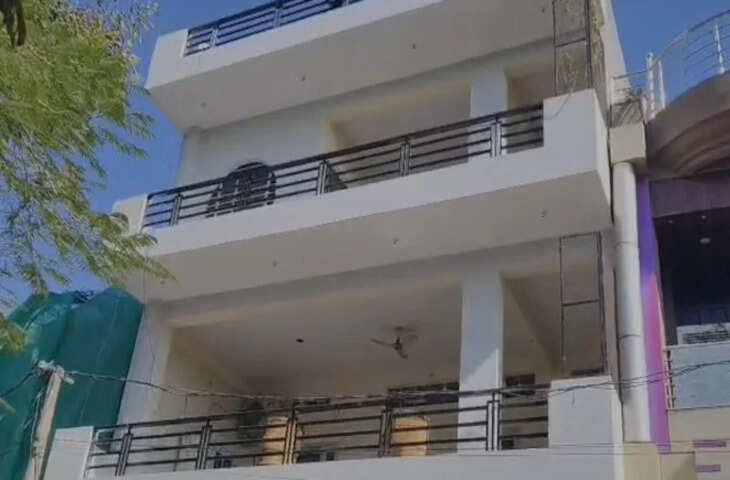 जयपुर में तीन मंजिला घर के सीढ़ियों पर मिला कट्टा, अंदर दिखी खून से लथपथ महिला की लाश