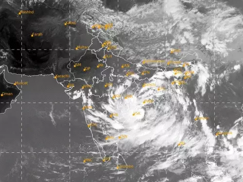 Weather Update Today: यूपी में बारिश से जलभराव, एमपी-बिहार में अलर्ट; राजस्थान में बढ़ी गर्मी