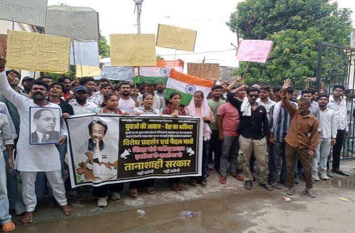 NEET पेपर लीक मामले में यूपी में प्रदर्शन तेज, वकीलों ने निकाला जुलूस; बोले- 'जिन पर लाठियां चलीं, वे हमारे बच्चे हैं'