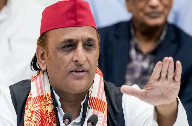 बंगाल में अधिकारियों की हटाने की कार्रवाई पर अखिलेश यादव की कड़ी प्रतिक्रिया, चुनाव आयोग पर साधा निशाना