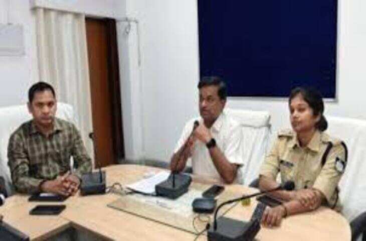 उमरिया जिले में इन दिनों सोशल मीडिया पर एक फर्जी सोशल मीडिया प्रोफाइल सक्रिय हो गई हैं, जो खुद को कलेक्टर धरणेन्द्र कुमार जैन बताकर लोगों से संपर्क कर रही है। यह फर्जी आईडी आम नागरिकों को घरेलू सामान और इलेक्ट्रॉनिक आइटम बेहद कम दामों पर उपलब्ध कराने का झांसा देकर ठगी का प्रयास कर रही है।