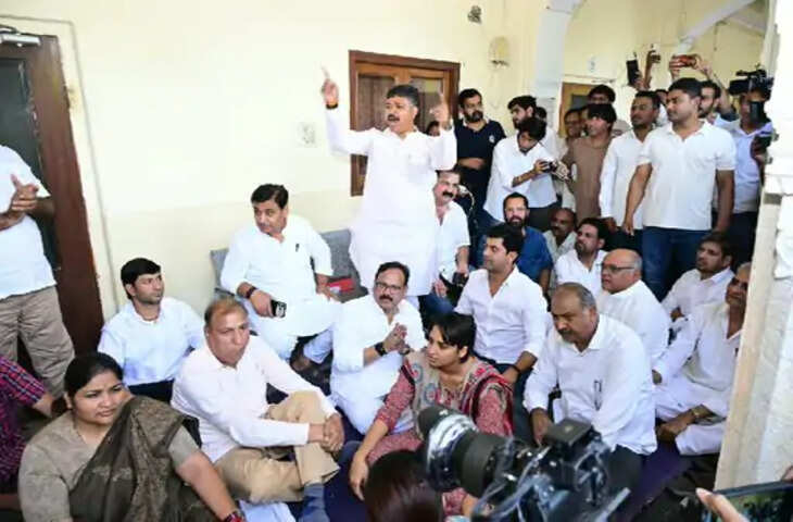 रितु बराला से मारपीट मामले में FIR की मांग, कांग्रेस का कमिश्नरेट पर धरना जारी; नाश्ते के साथ शुरू किया प्रदर्शन