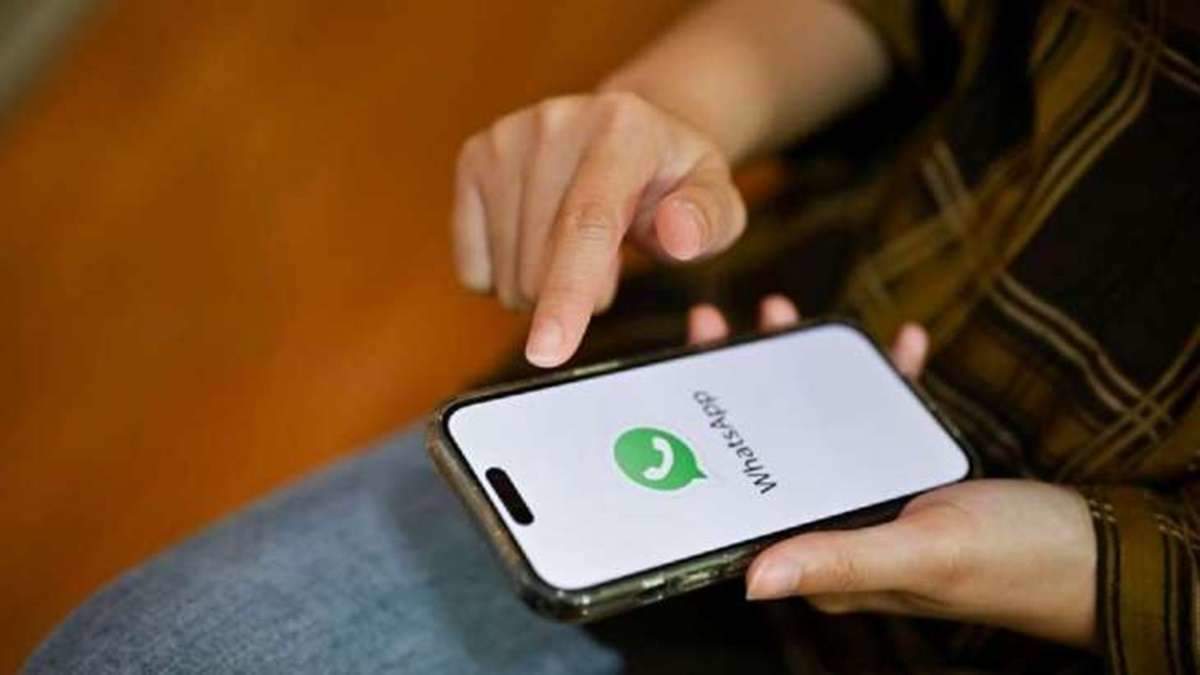 WhatsApp is bringing a very useful feature, you can share music audio during video calls.