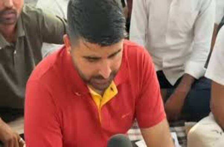 शिव में नाबालिग लड़की की गुमशुदगी पर धरना, वीडियो में देंखे विधायक रविंद्र सिंह भाटी पहुंचे थाने