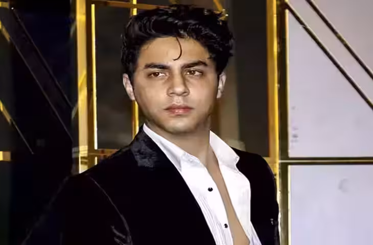 लंदन में मिस्ट्री गर्ल के साथ दिखे आर्यन खान, डेटिंग की अफवाहों ने पकड़ा जोर; सोशल मीडिया पर वायरल हुई तस्वीरें