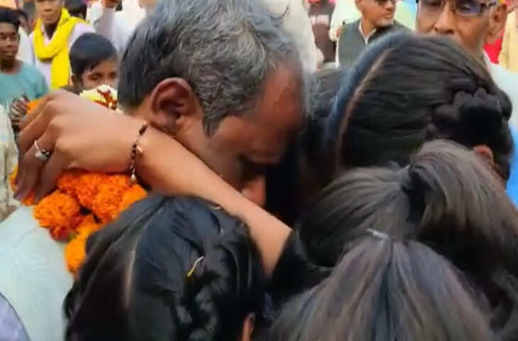 ऐसी विदाई हर किसी को नसीब नहीं होती, स्कूल प्रिंसिपल के रिटायरमेंट पर गले से लिपटकर रोईं छात्राएं, VIDEO वायरल