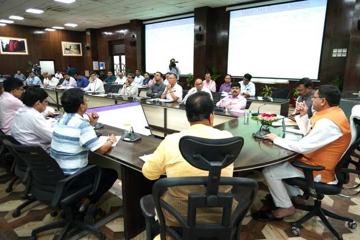 Uttarakhand: सीएम धामी का अधिकारियों को दिए सख्त निर्देश, स्वास्थ्य विभाग की समीक्षा बैठक में IT सेल बनाने का फैसला