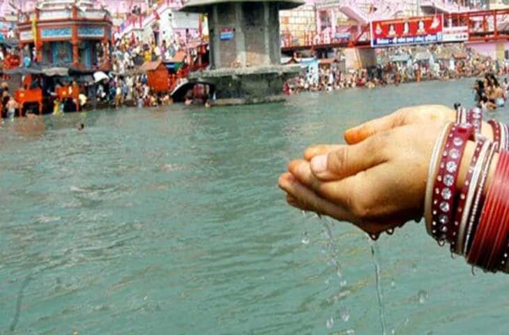 सावधान! घर की इस दिशा में गंगाजल रखना पड़ सकता है भारी, भयंकर वास्तुदोष से घर में मच सकता है कलह&nbsp;