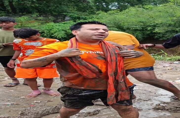 पुनीत सुपरस्टार को कांवड़ियों ने घेरा मामला बढ़ा तो मंगवाई गई माफी, वीडियो में देखे क्या है पूरा मामला