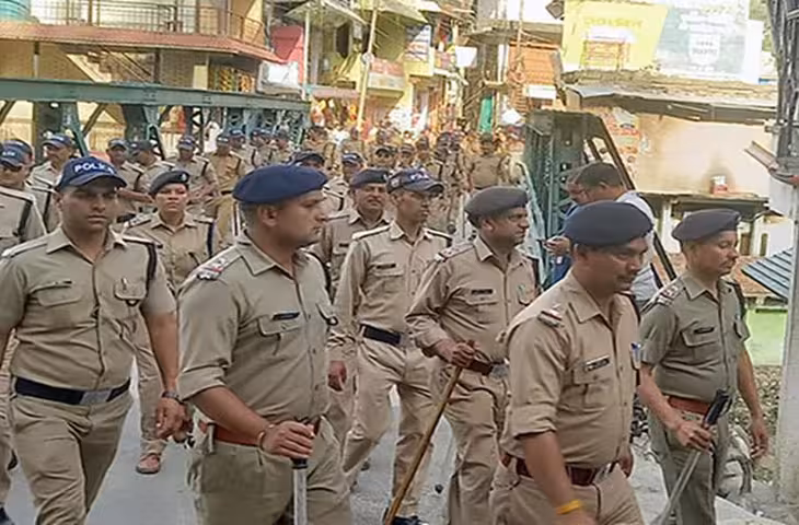 चीन सीमा से सटे माणा गांव में सेना-पुलिस के बीच विवाद, असम रेजीमेंट के मेजर और जवानों से मारपीट का आरोप