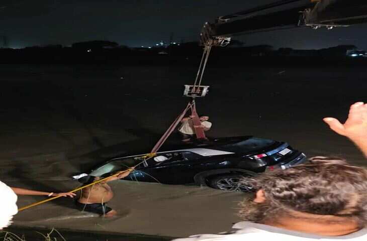 पश्चिमी यमुना नहर में दंपत्ति की कार गिरी, महिला का शव मिला, पति लापता