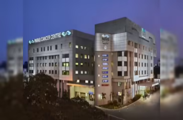 पटना के पारस अस्पताल में 9वीं की छात्रा की मौत, परिजनों का हंगामा; ICU बेड और वेंटिलेटर लेकर सड़क पर उतरे