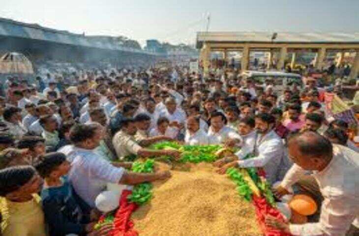 महुआ पुरानी बाजार में धमकी भरा पत्र और कफन मिलने से सनसनी, परिवार में दहशत का माहौल