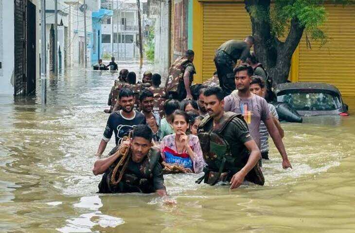 यूपी-बिहार में भारी बारिश से हालात बिगड़े, वीडियो में जाने अरुणाचल में 1 लाख से ज्यादा लोग प्रभावित; कई राज्यों में मौसम का अलर्ट