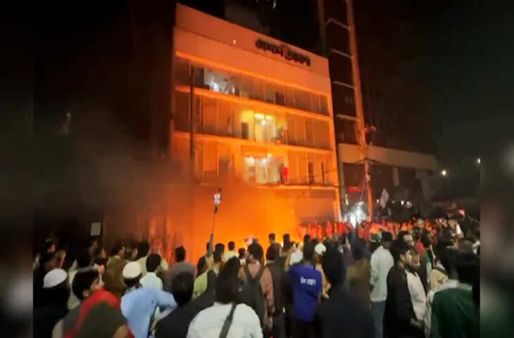 बांग्लादेश में कानून-व्यवस्था ध्वस्त! एक हत्या के बाद भड़की हिंसा पत्रकारों पर जानलेवा हमला, वीडियो ने मचाया हड़कंप